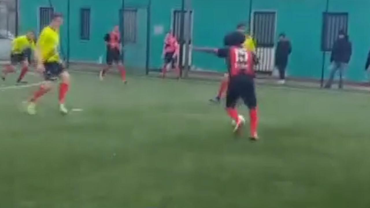 "Il colore della mia pelle...". Calciatore 20enne suicida