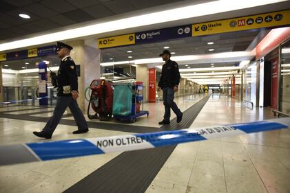 I soccorsi dopo l'aggressione in Centrale 7