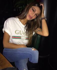 Cristina Buccino, scollatura hot a cena 18