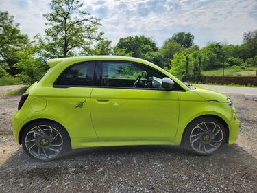 Abarth 500E: tutte le foto della nuova sportiva 10