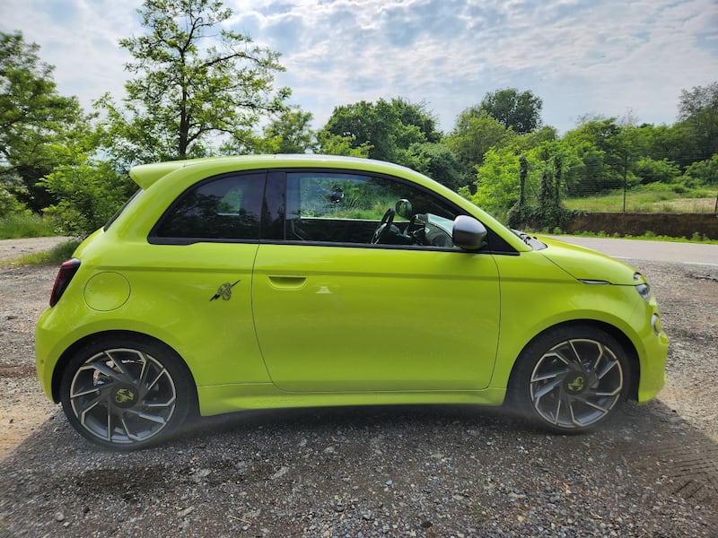 Abarth 500E: tutte le foto della nuova sportiva 10