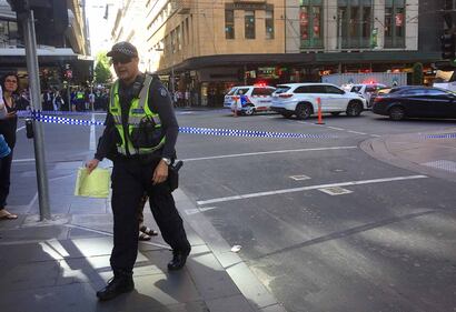 Auto contro la folla a Melbourne, le immagini dell'attacco 12
