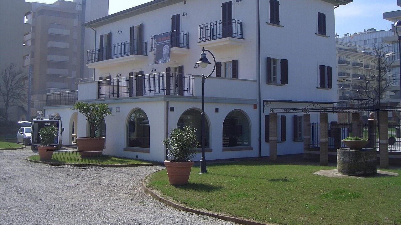 Villa Mussolini, scontro fra una società e il Comune di Riccione: "Ci fa la fiera del kebab"