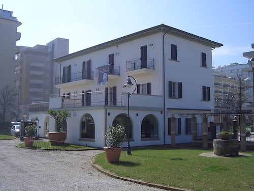 Villa Mussolini, scontro fra una società e il Comune di Riccione: "Ci fa la fiera del kebab"