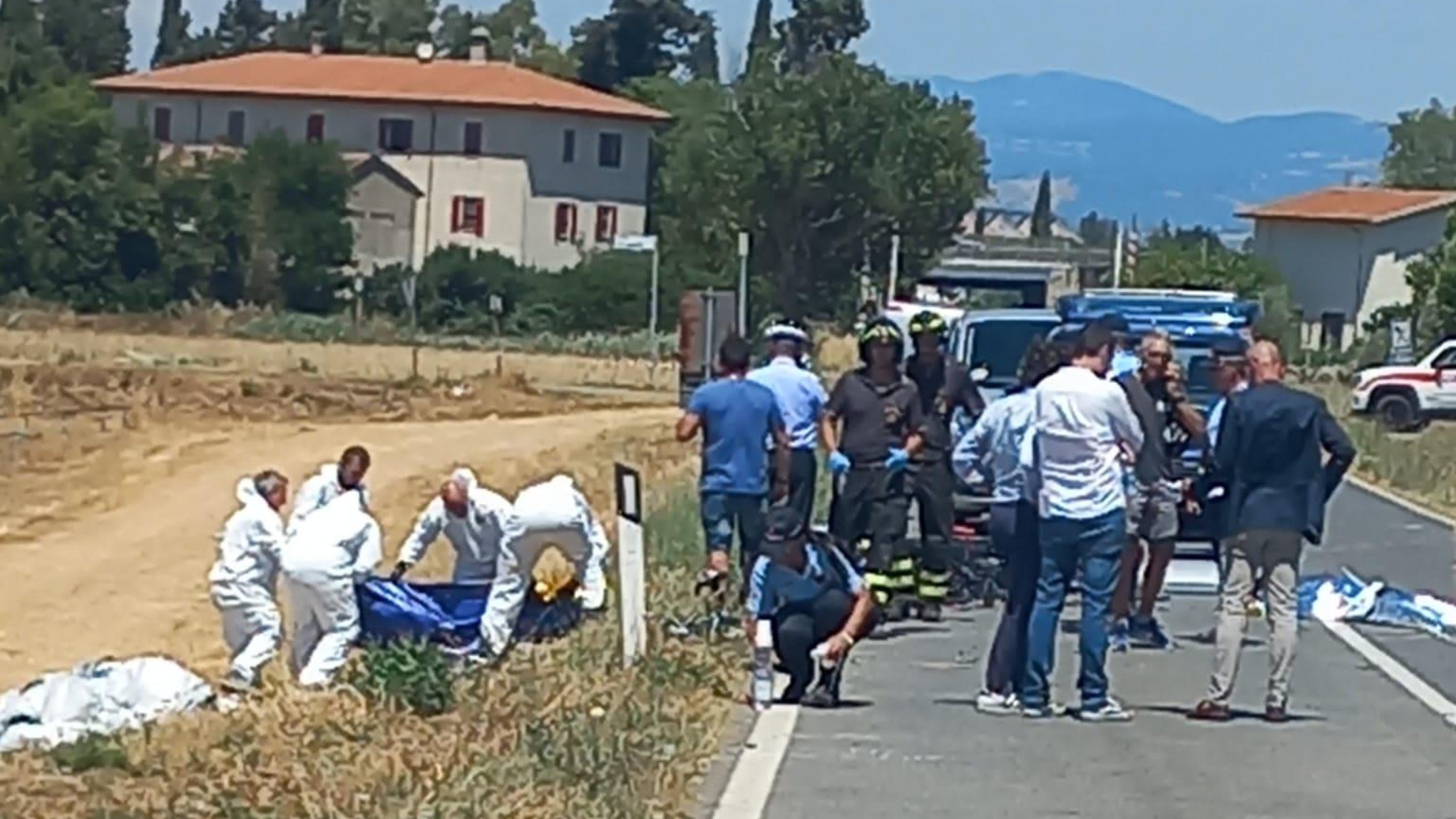 Malore in auto e sbandata: strage di ciclisti amatoriali