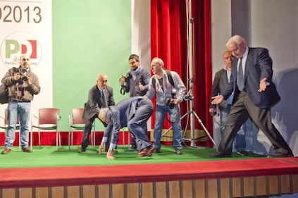 Cpitombolo del segretario Epifani sul palco di Avellino 4