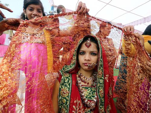 In novanta si sposano in un matrimonio di massa in India