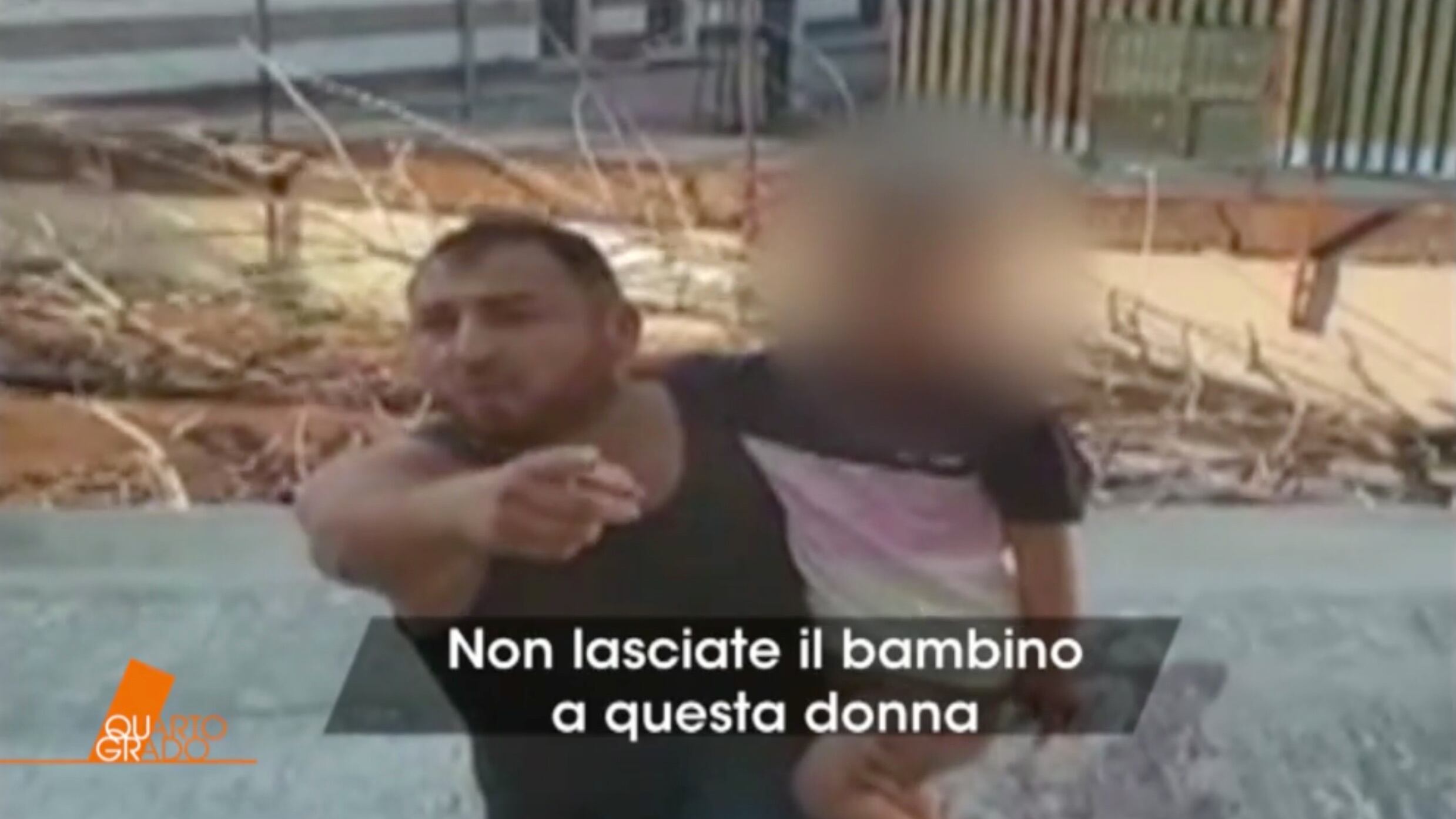 "Vado a riprendere mio figlio". Cosa c'è dietro il "commando"