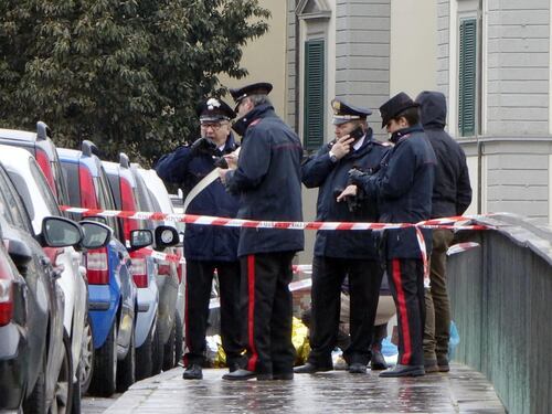 Firenze, il corpo dell'ambulante sul ponte a Firenze