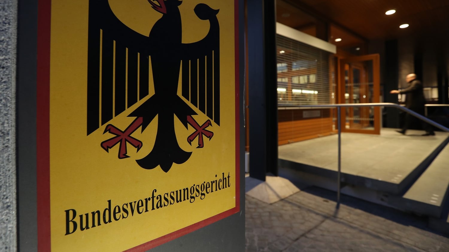 Germania, fallito il tentativo di mettere al bando l'estrema destra
