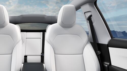 Tesla Model Y 2025: guarda la gallery del nuovo modello 18