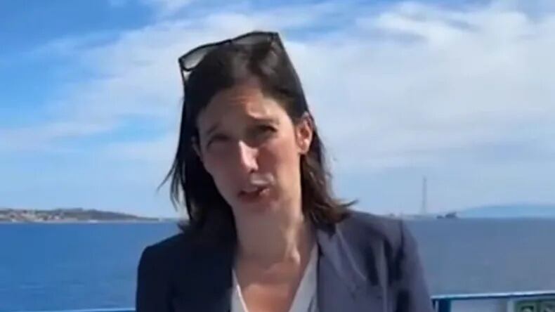 Figuraccia Schlein sul Ponte: "Venti minuti? Venga d'estate"
