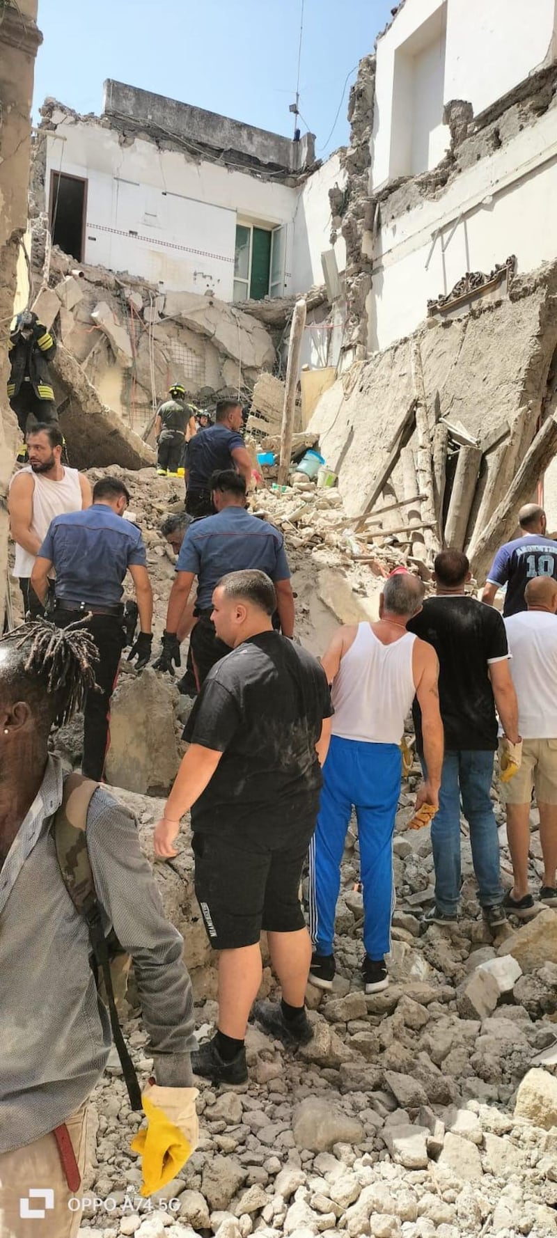 Crollo della palazzina a Torre del Greco 2