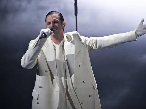 Achille Lauro divo all'Olimpico. Debutto con Venditti al fianco