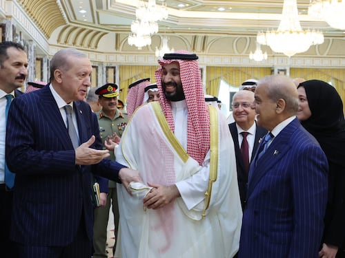 Ankara-Riad-Islamabad, nasce la Nato sunnita (ricca e con l’atomica). “Difesa comune tra noi”