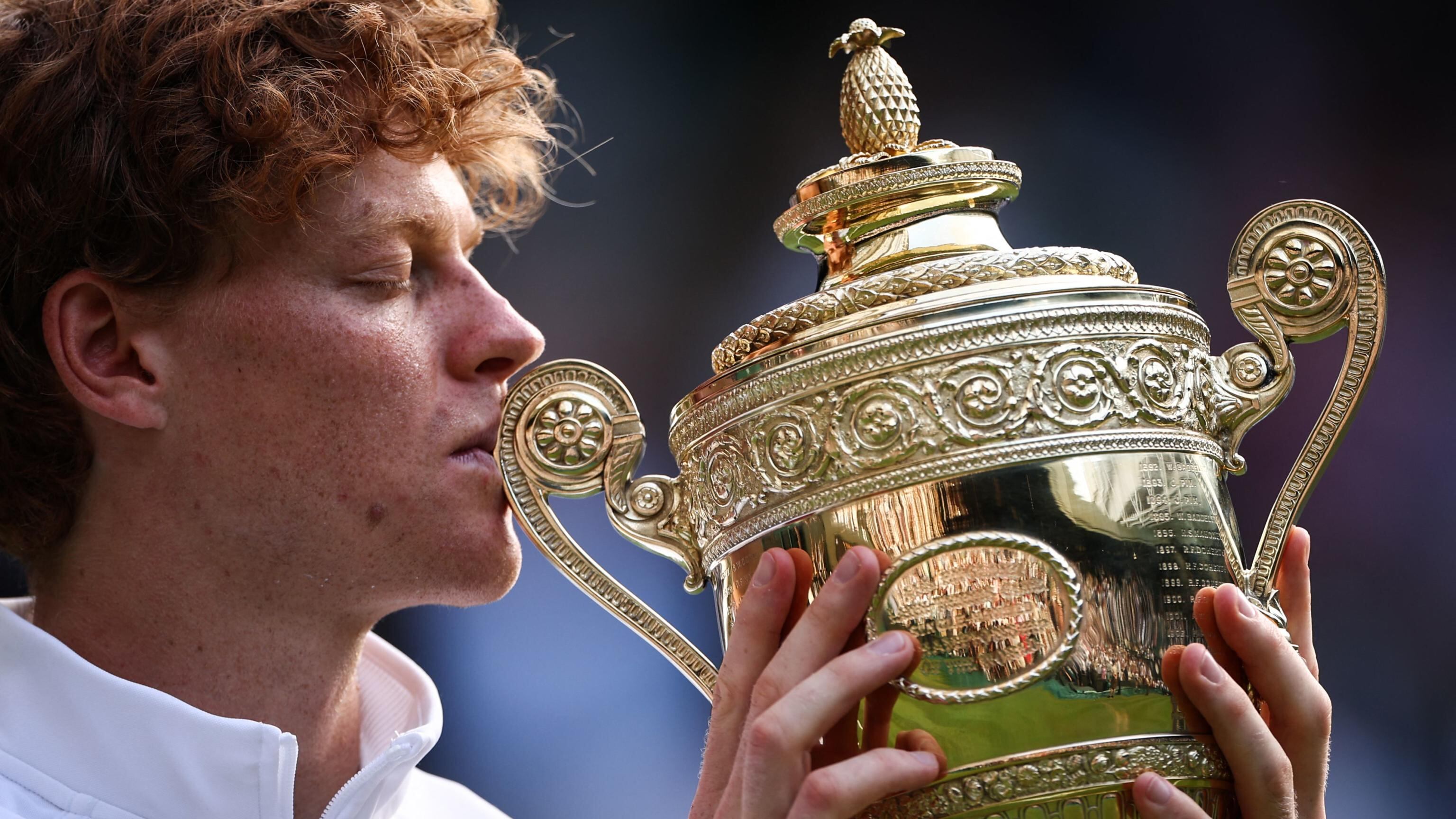 Wimbledon, perché sul trofeo maschile c’è un ananas: il significato che si cela dietro questo simbolo