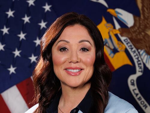 Trump silura un'altra donna. Chi è Lori Chavez-Deremer e perché è stata fatta fuori la segretaria del Lavoro