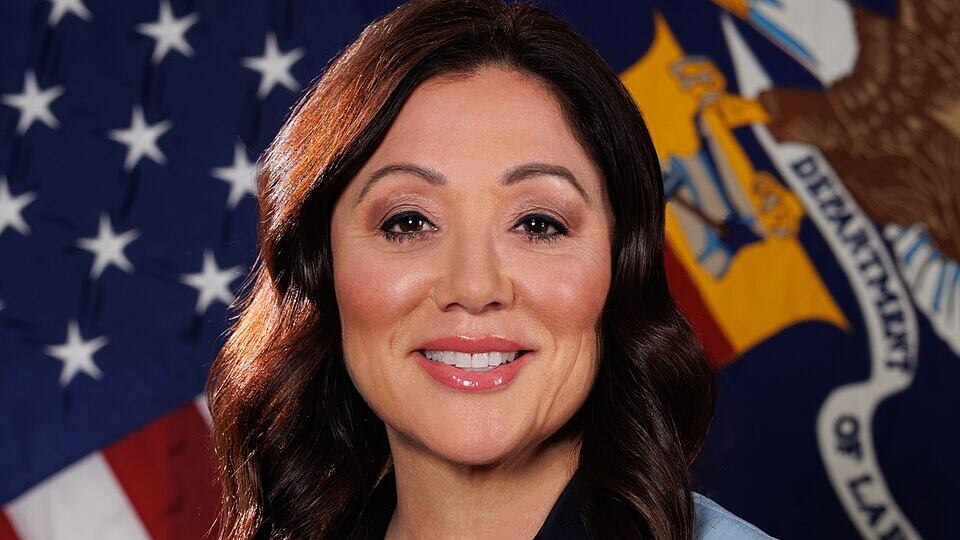 Trump silura un'altra donna. Chi è Lori Chavez-Deremer e perché è stata fatta fuori la segretaria del Lavoro