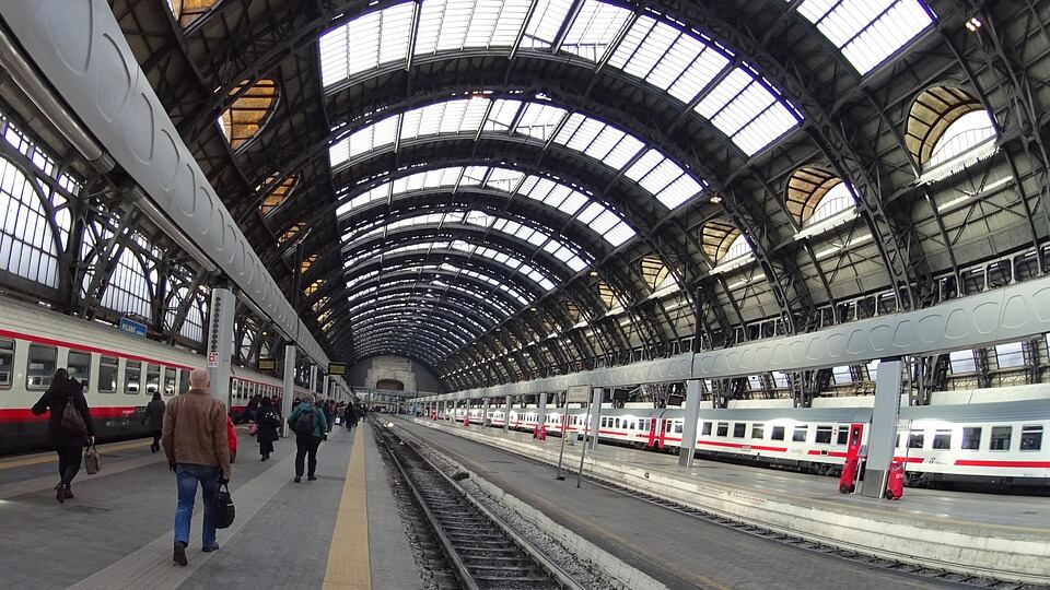 Milano, pizzo davanti la stazione Centrale: arrestato bengalese