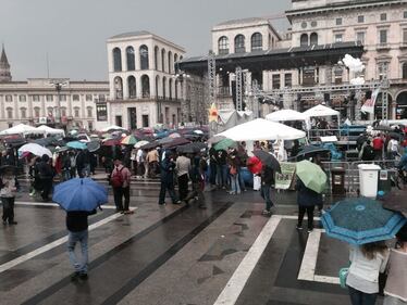 Il temporale spaventa i grillini. Piazza vuota per Grillo 3