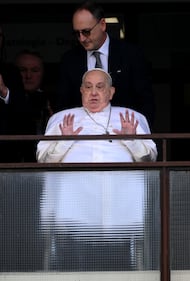 Il Papa lascia l'ospedale 3
