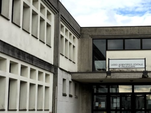"Non abiti qui". E la studentessa viene esclusa dal liceo
