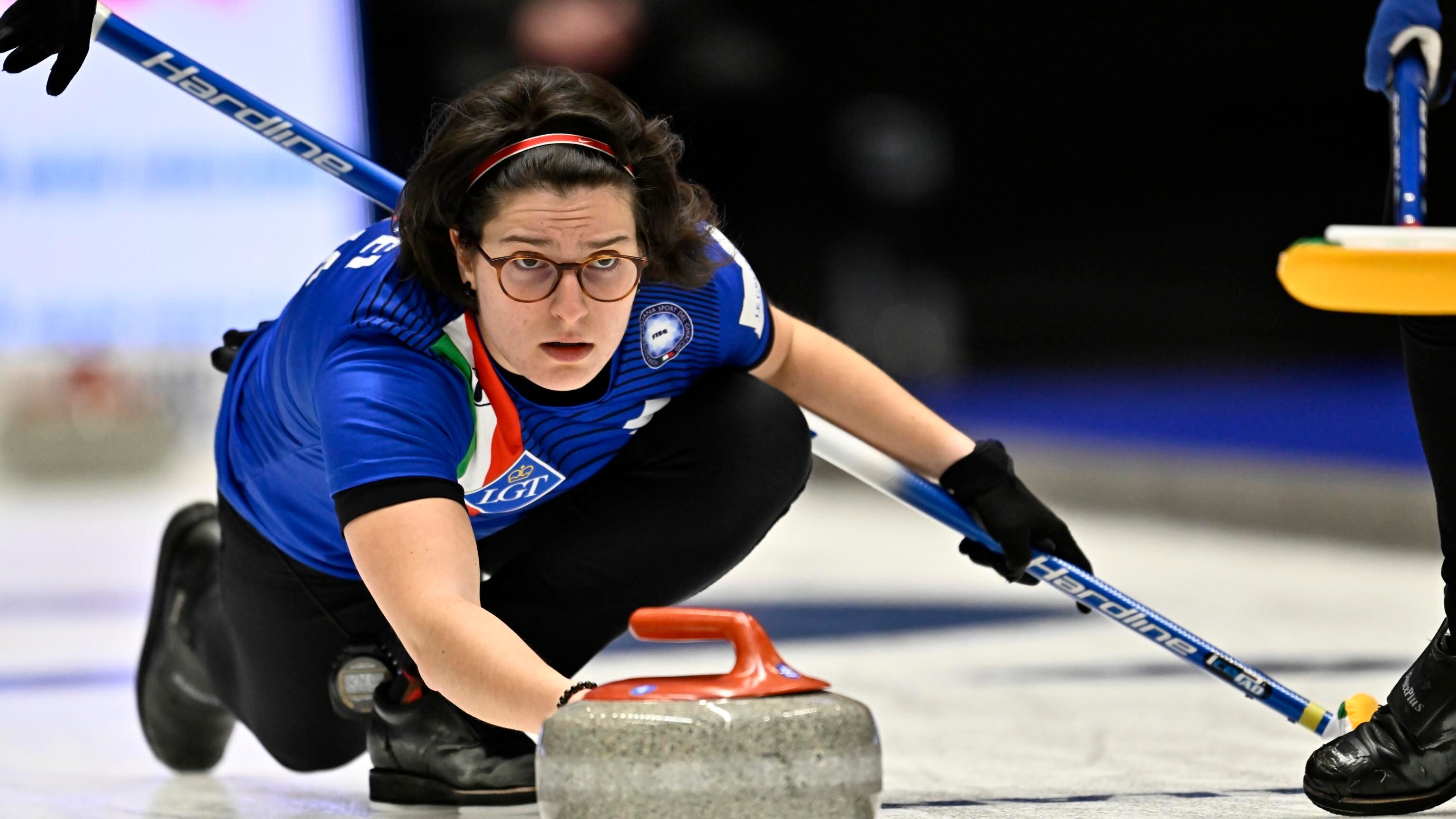 "Al suo posto la figlia del dt". Chi è Angela Romei, l'atleta di curling esclusa da Milano-Cortina 2026