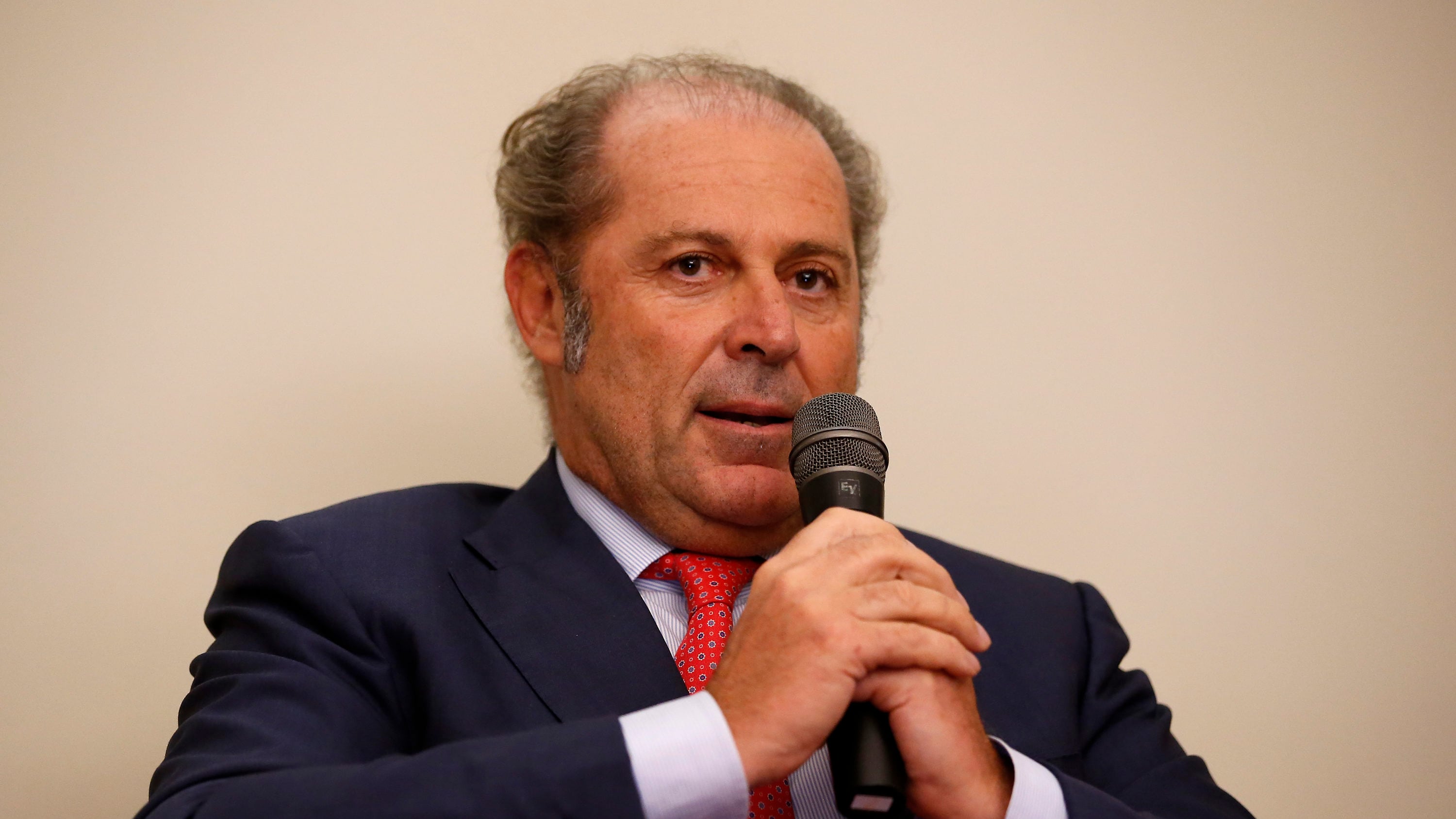 Generali tenta lo sgambetto a Delfin