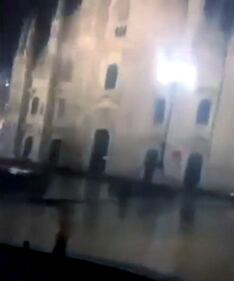 L'influencer con l'auto in piazza Duomo 4