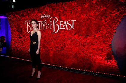 Emma Watson, sexy jumpsuit sul red carpet 24