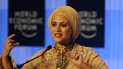 L'anchorwoman araba spara a zero sull'Occidente