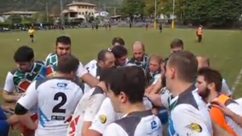 Choc alla partita di rugby: morde e stacca orecchio all'avversario