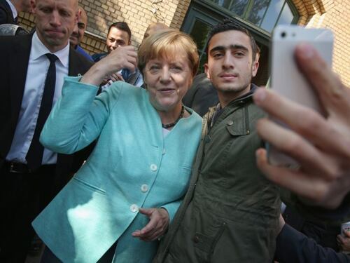 Anas, il profugo del selfie con la Merkel, denuncia Facebook