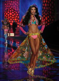 Victoria's Secret, sexy show tra due mesi: le modelle si preparano 14