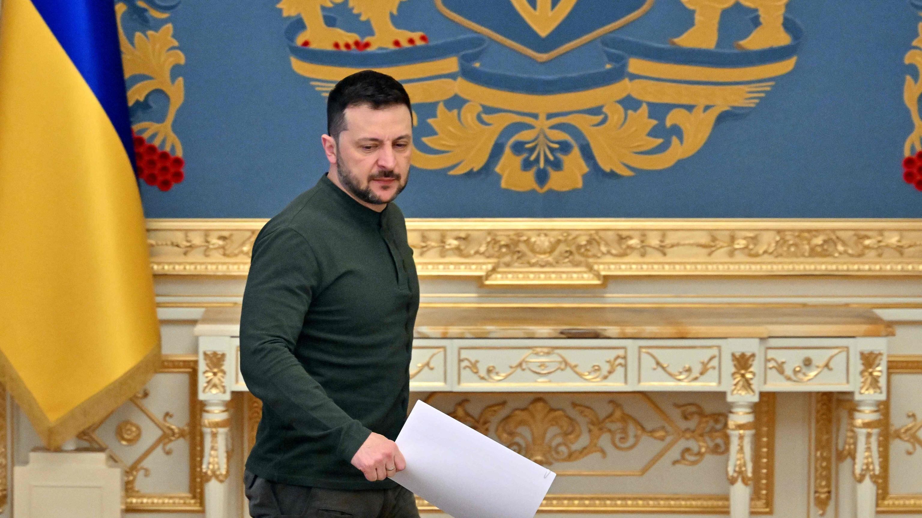 Zelensky, offerta agli Usa: "Lascio se Kiev nella Nato. Da Trump voglio garanzie"