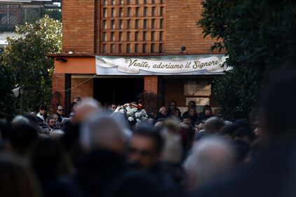 I funerali di Camilla e Gaia 5