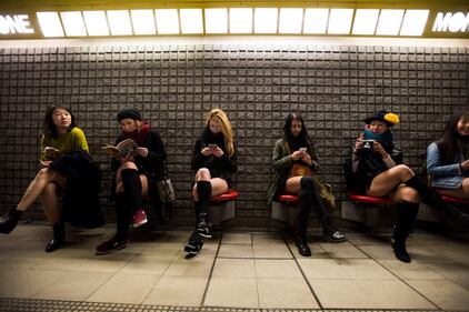 No Pants subway ride, la corsa in metropolitana che sfida il freddo 9