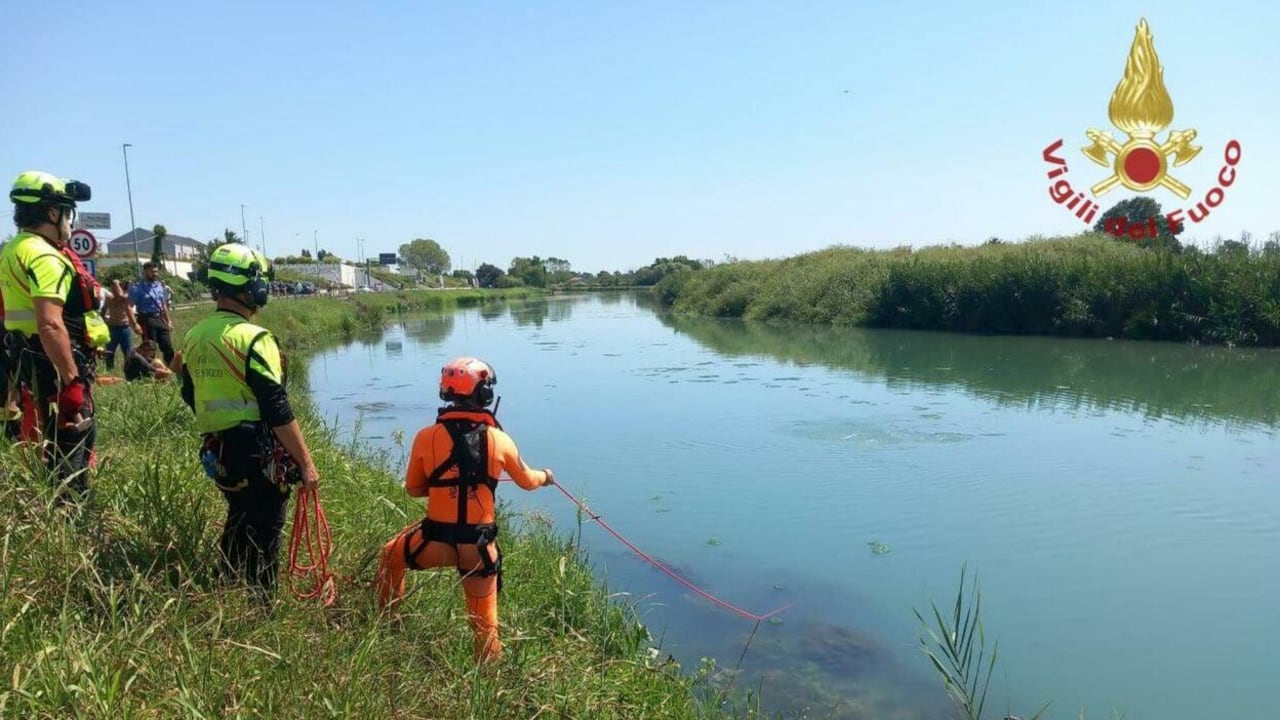 Jesolo, auto finisce nel fiume. Bimbo di 5 anni intrappolato sott’acqua, è gravissimo
