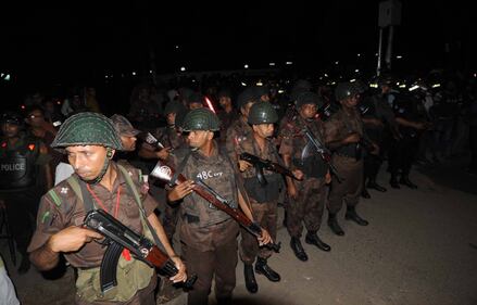 Isis prende ostaggi nella capitale del Bangladesh 2