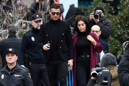 Cristiano Ronaldo e Georgina Rodriguez a Madrid: ecco gli scatti della coppia 5