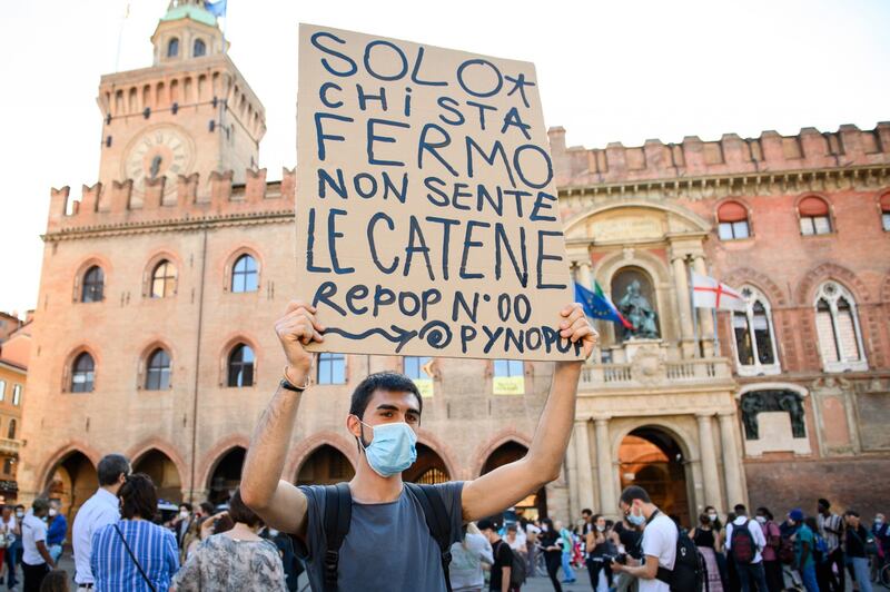 Bologna, antagonisti in piazza per Floyd 3