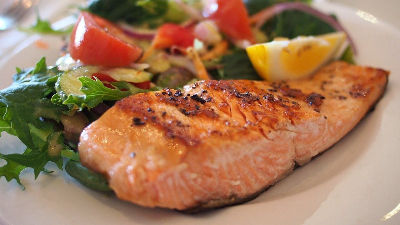 Emicrania, una dieta con più grassi di pesce può ridurla