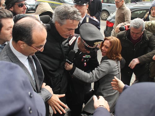 Su Mussari piovono insulti e monetine