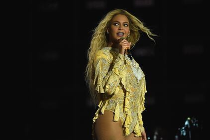 Beyoncé e Lady Gaga, gli scatti sexy 16