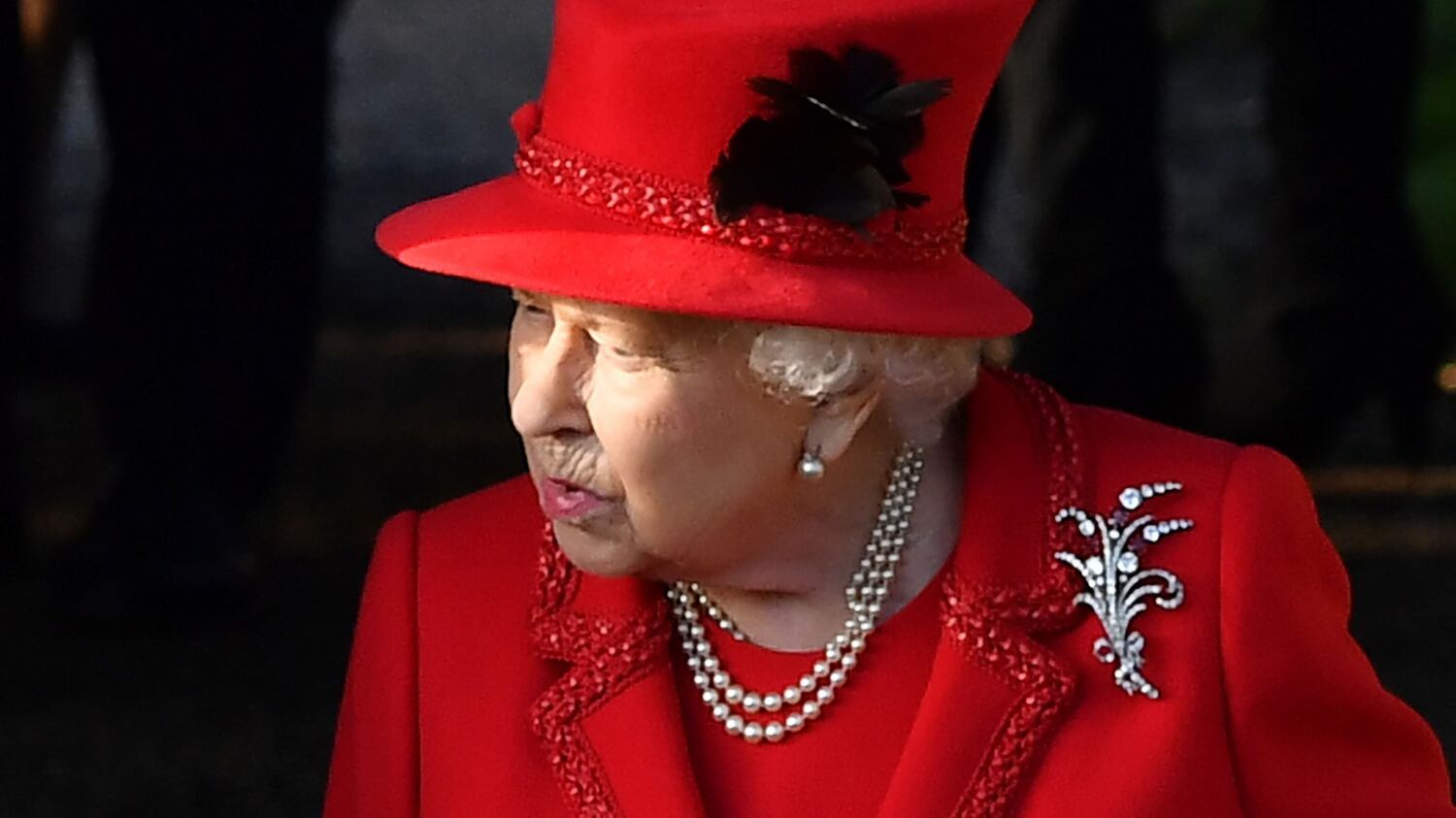 Paura per la regina Elisabetta: "Evento cancellato per un malore"