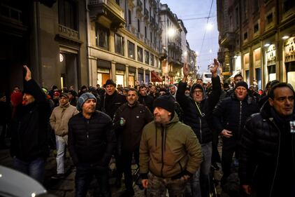 La protesta dei tassisti a Milano  15