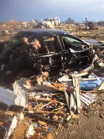 Gli Stati Uniti spazzati via dalla furia dei tornado 8