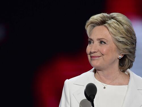 Hillary è già nella storia. La prima donna candidata punta sulla continuità
