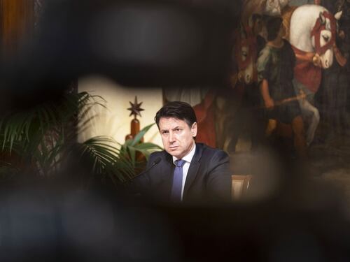 Mes, Salvini va all'attacco di Conte: "Fuorilegge se va a Bruxelles senza voto del Parlamento"