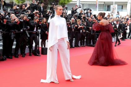 Josephine Skriver sul red carpet del Festival di Cannes 1